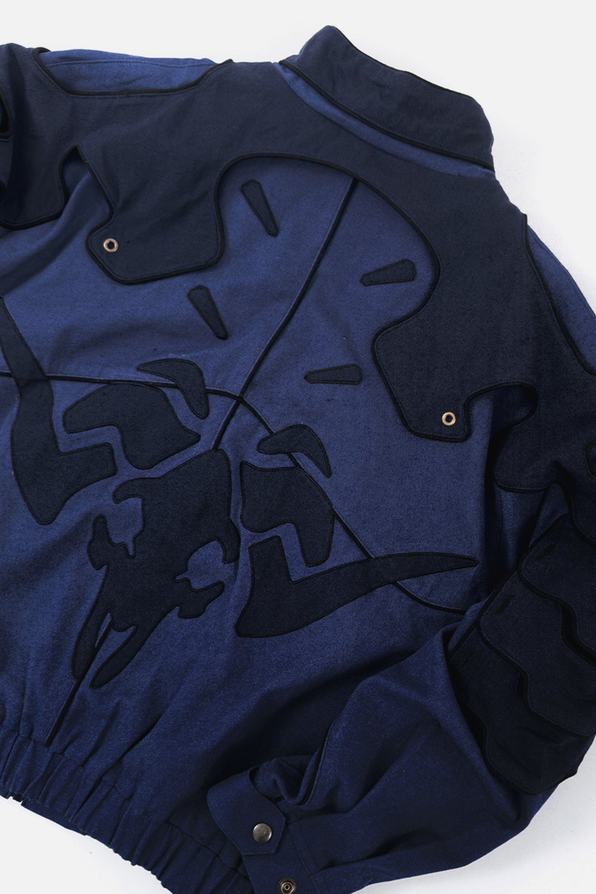 "CYBERPUNK: EDGERUNNERS" – BECCA'S GEPANZERTE BOMBERJACKE VON CARBON CORE
