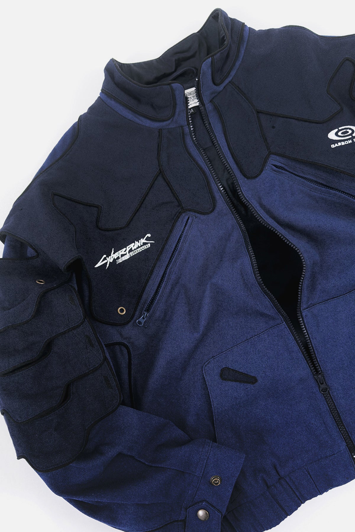 "CYBERPUNK: EDGERUNNERS" – BECCA'S GEPANZERTE BOMBERJACKE VON CARBON CORE