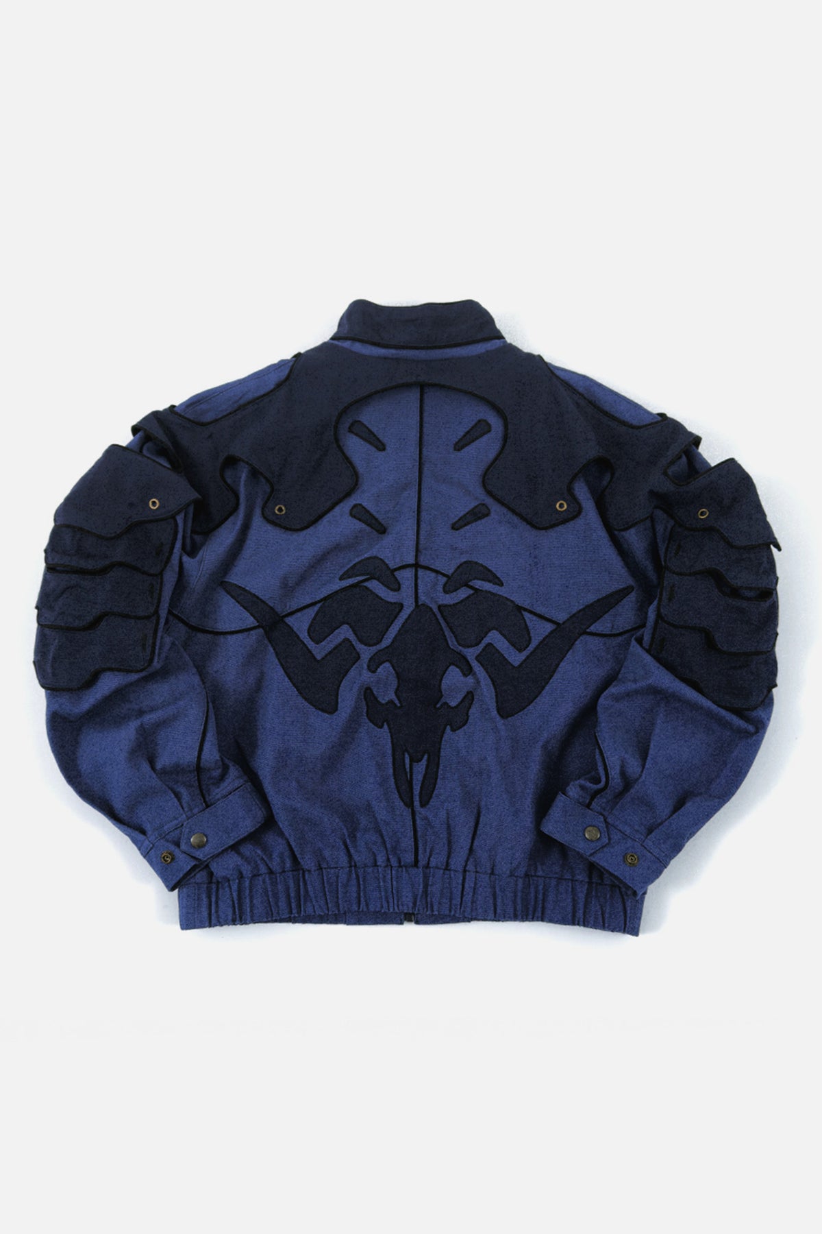 "CYBERPUNK: EDGERUNNERS" – BECCA'S GEPANZERTE BOMBERJACKE VON CARBON CORE