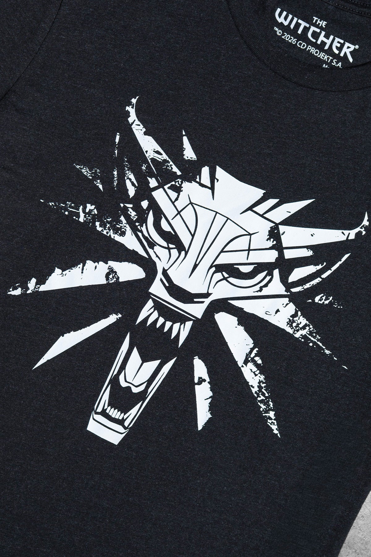 THE WITCHER WOLF MEDALLION TEE