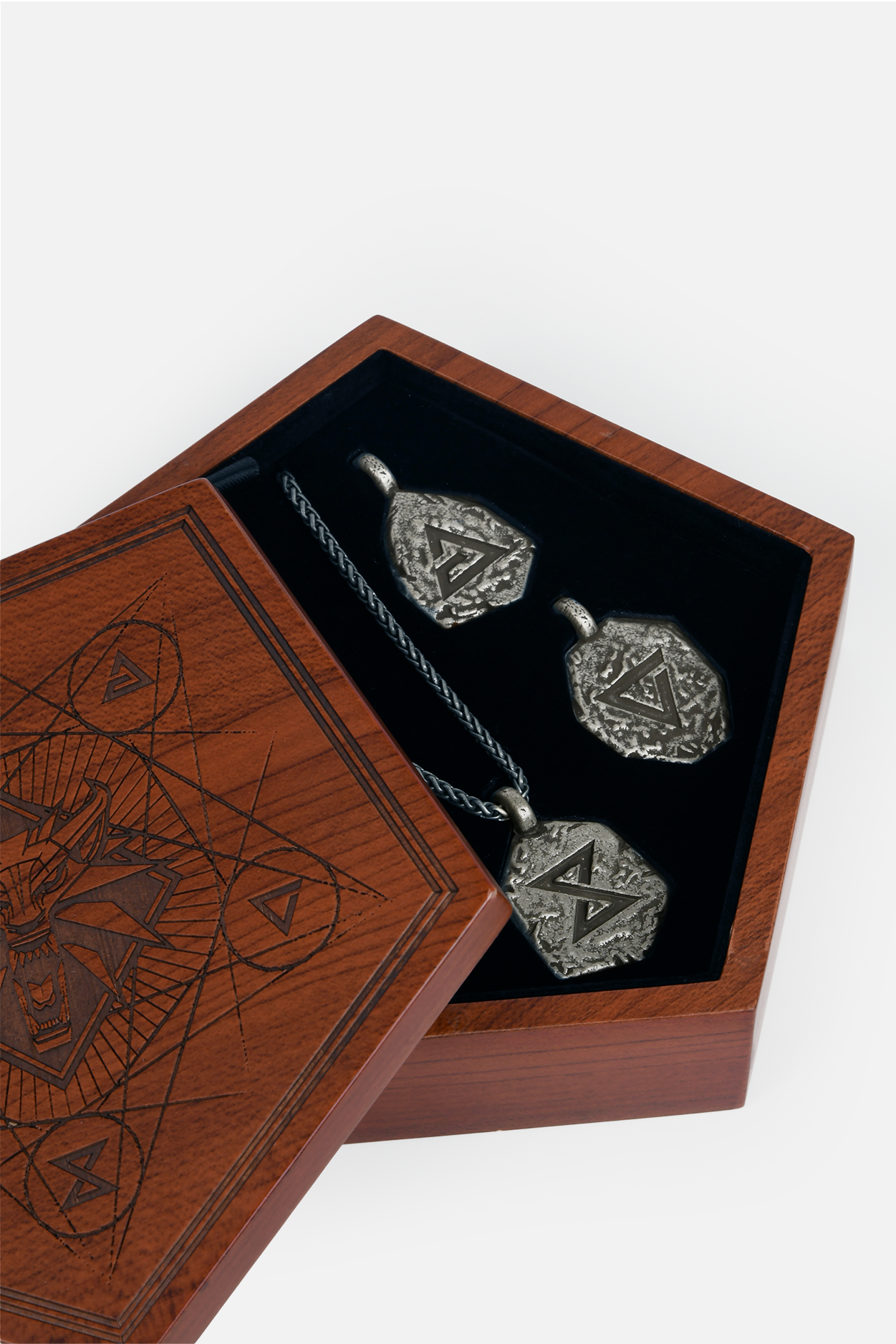 COFFRET SOUVENIR ET SET DE PENDENTIFS DES SIGNES DE THE WITCHER