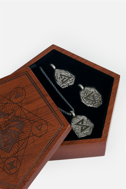 COFFRET SOUVENIR ET SET DE PENDENTIFS DES SIGNES DE THE WITCHER