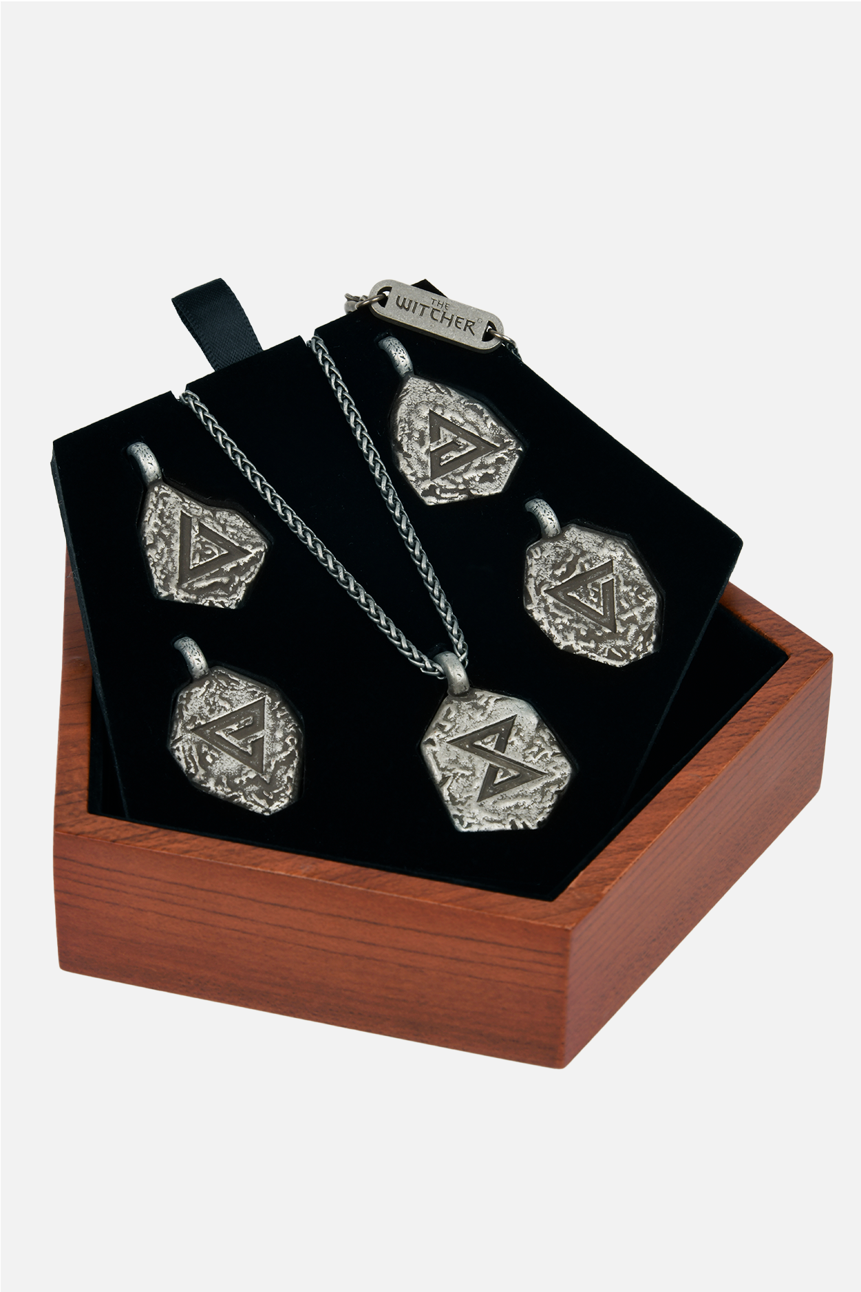 COFFRET SOUVENIR ET SET DE PENDENTIFS DES SIGNES DE THE WITCHER