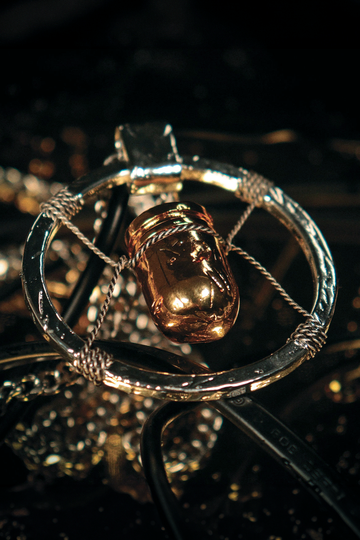 NASZYJNIK Z NABOJEM — CYBERPUNK 2077 — EDYCJA Z METALU SZLACHETNEGO