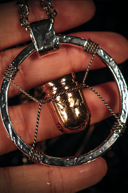 NASZYJNIK Z NABOJEM — CYBERPUNK 2077 — EDYCJA Z METALU SZLACHETNEGO