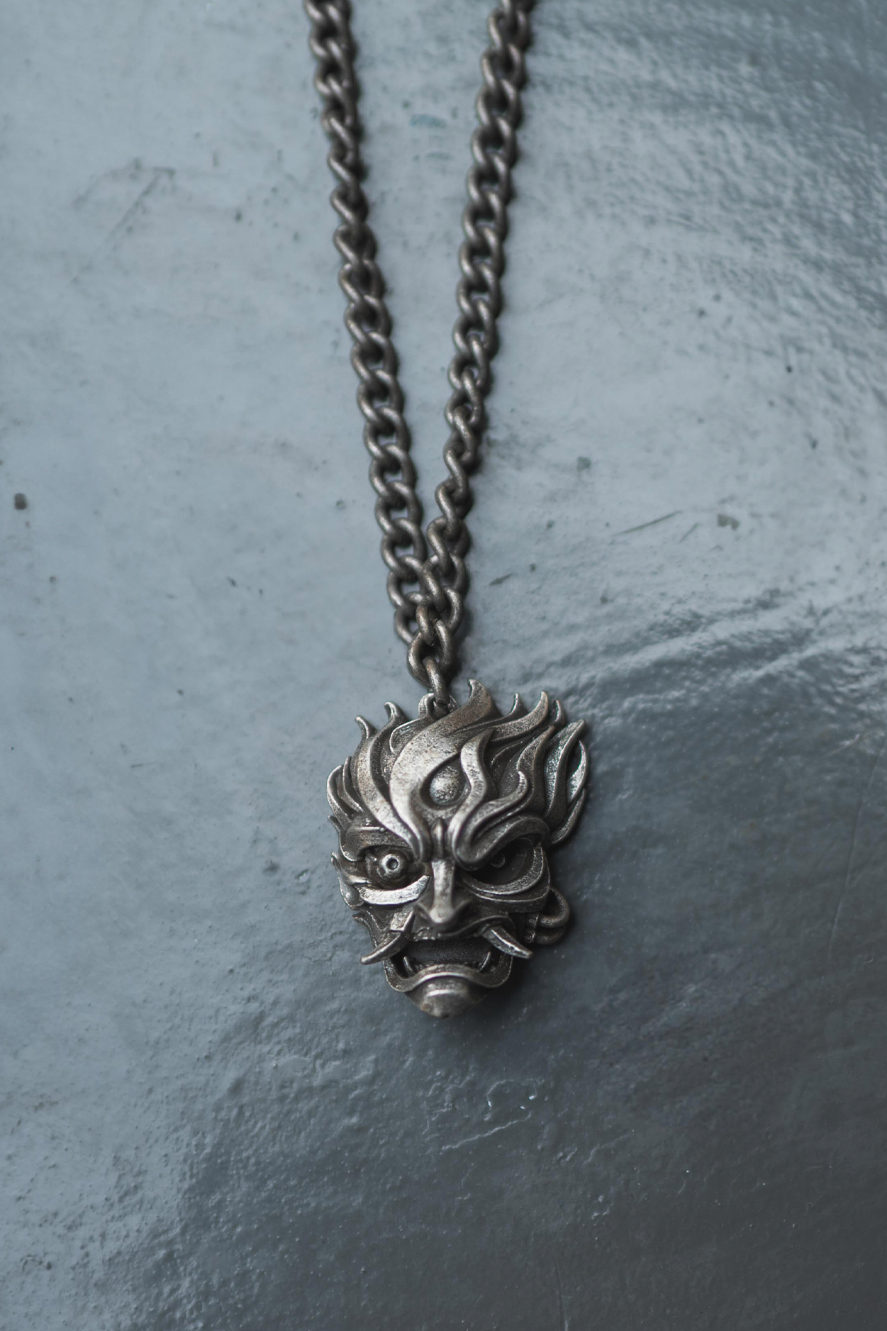 CYBERPUNK 2077 SAMURAI MEDALLION NECKLACE – CD PROJEKT RED Gear CYBERPUNK 2077 SAMURAI MEDALLION NECKLACE – CD PROJEKT RED Gear