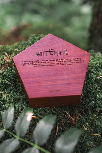 COFFRET SOUVENIR ET SET DE PENDENTIFS DES SIGNES DE THE WITCHER