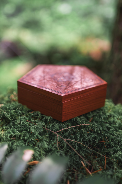 COFFRET SOUVENIR ET SET DE PENDENTIFS DES SIGNES DE THE WITCHER