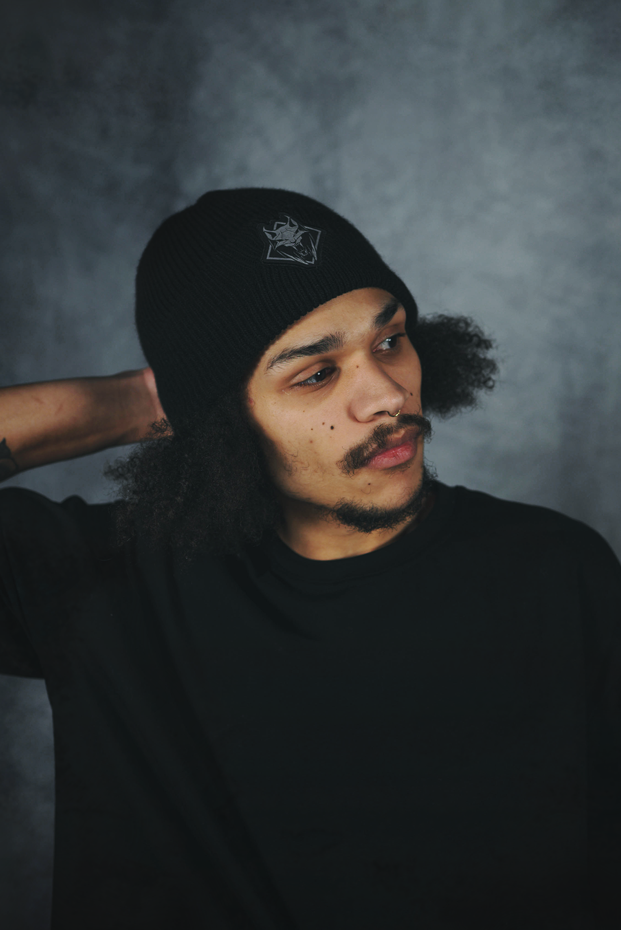 CZAPKA BEANIE Z EMBLEMATEM RYSIA — WIEDŹMIN 4