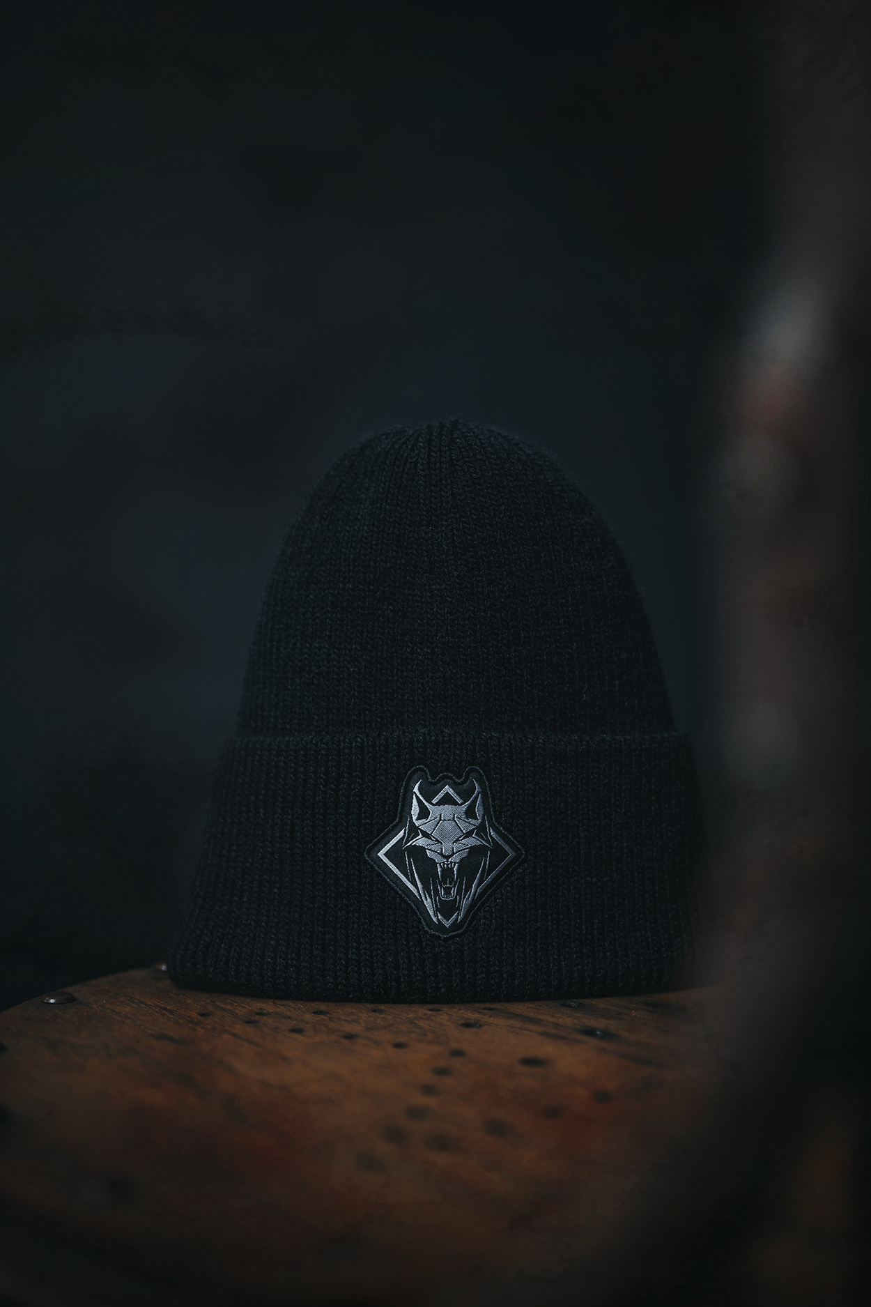 CZAPKA BEANIE Z EMBLEMATEM RYSIA — WIEDŹMIN 4